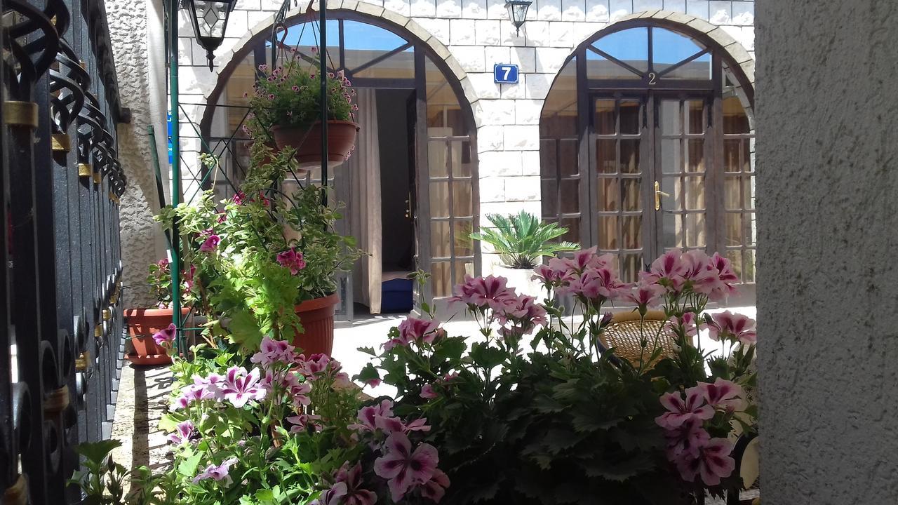 Guest House Villa Castio Petrovac 외부 사진